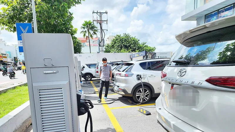 Bất an với pin và xe điện