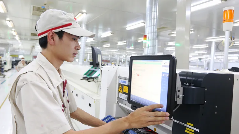 Hoạt động sản xuất tại Công ty TNHH Điện tử UMC Việt Nam (doanh nghiệp FDI tại Khu công nghiệp Tân Trường, huyện Cẩm Giàng, tỉnh Hải Dương). Ảnh: QUANG PHÚC