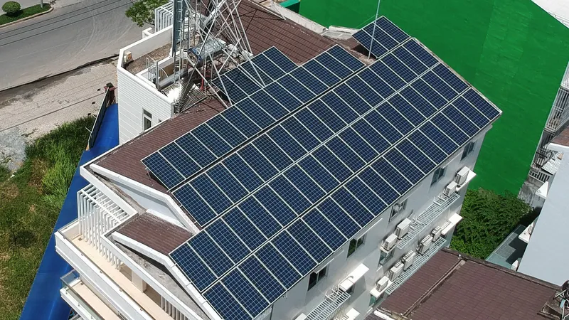 Một hộ dân ở huyện Bình Chánh, TPHCM sử dụng điện mặt trời áp mái