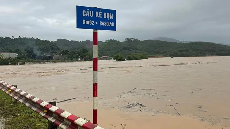 Nghệ An: Mưa lớn kéo dài, nhiều nơi bị ngập lụt, sạt lở