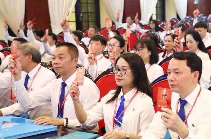 Đại biểu biểu quyết thông qua chương trình, quy chế làm việc của Đại hội. Ảnh: Đangcongsan.vn