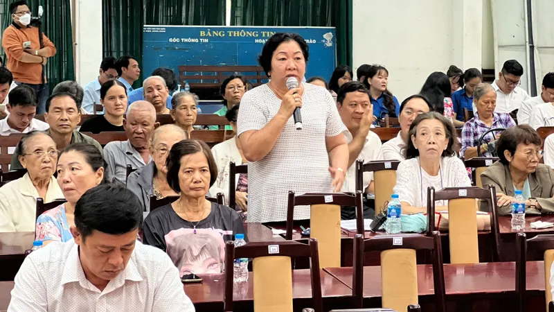 Cử tri quận 6 quan tâm phương án hỗ trợ người dân bị ảnh hưởng bởi dự án kênh Hàng Bàng