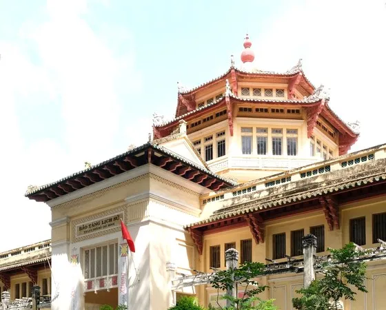 Mặt trước Bảo tàng Lịch sử TPHCM