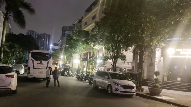 Triệt phá tụ điểm mại dâm cho người nước ngoài Luxury Business Club