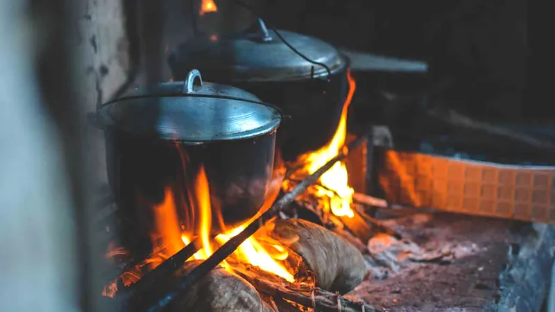 Cơm cháy nồi gang