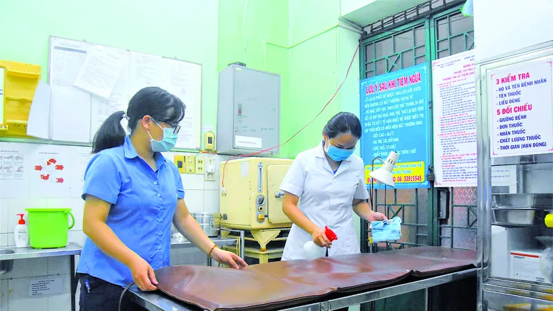 Trang thiết bị cũ kỹ bên trong Trạm Y tế phường 2, quận Tân Bình