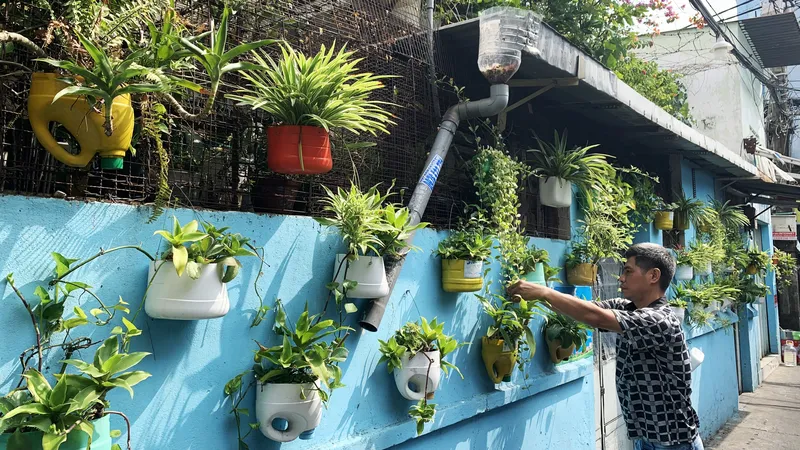 Hành động vì một thành phố xanh: Rác đi, hoa nở