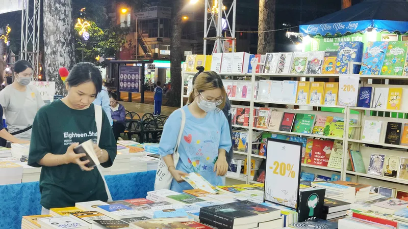 “Ma trận” sách giả, sách lậu - Bài 1: Mua càng nhiều, càng rẻ