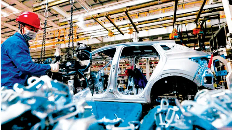 Sản xuất ô tô điện BYD tại một nhà máy ở tỉnh Giang Tô, Trung Quốc. Ảnh: EPA