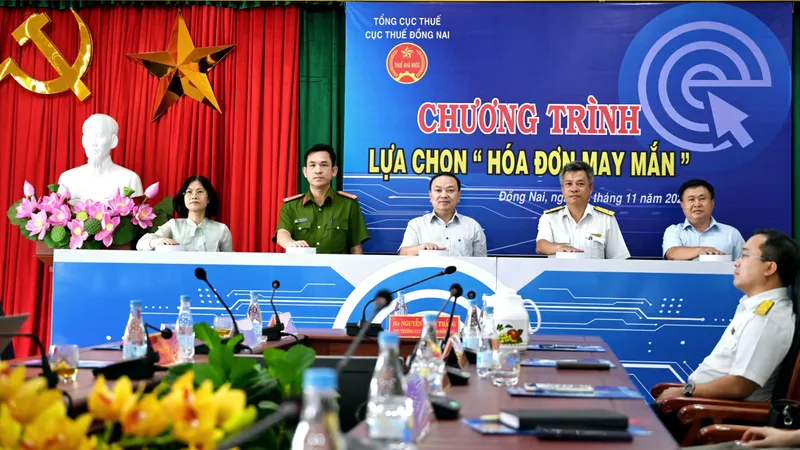 Cục Thuế tỉnh Đồng Nai trao 21 giải thưởng cho cá nhân, hộ kinh doanh có hóa đơn điện tử may mắn 