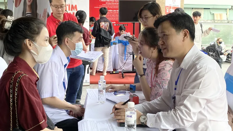 Cảnh giác bẫy lừa việc nhẹ lương cao