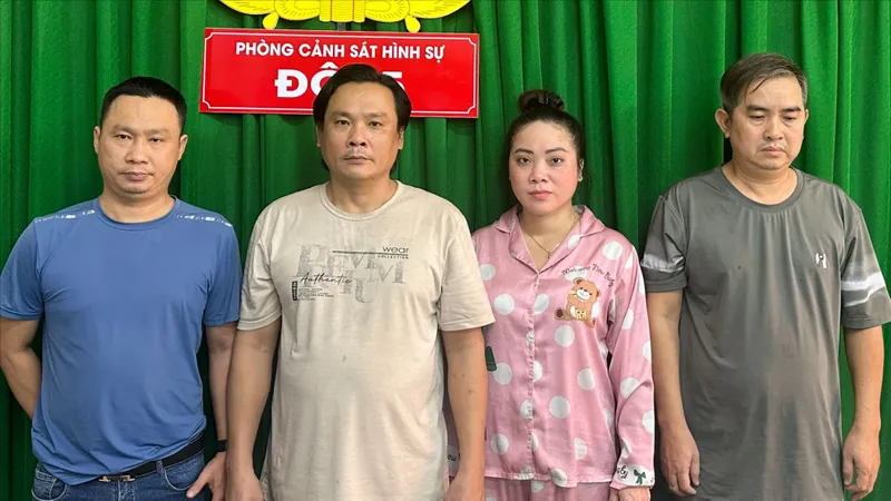 Nhóm đối tượng tại cơ quan công an