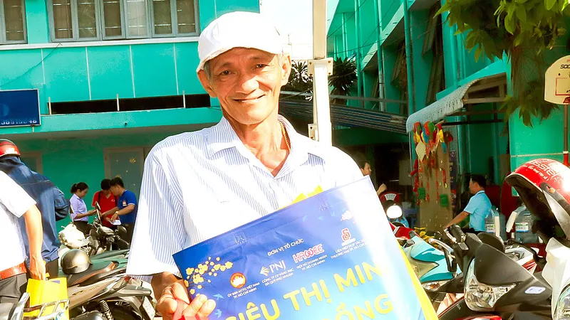 Phiên chợ tết nghĩa tình
