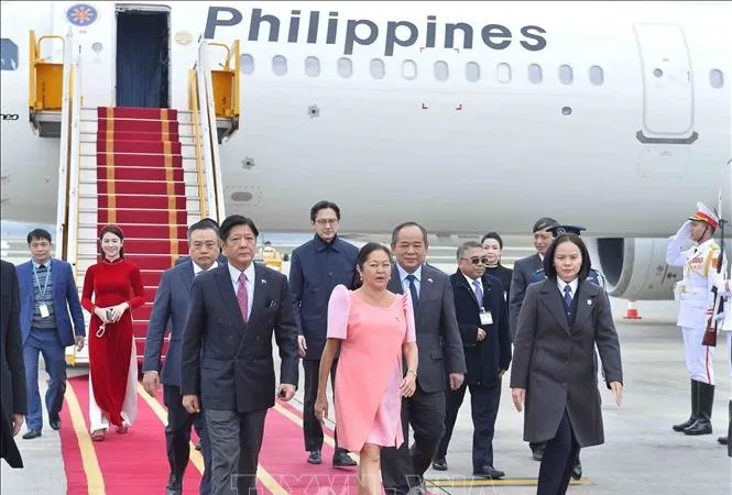 Tổng thống Philippines Ferdinand Romualdez Marcos Jr. và phu nhân đến Sân bay quốc tế Nội Bài, Hà Nội
