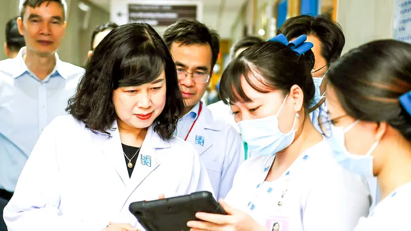 Nâng cao năng lực y tế dự phòng, quyết liệt chuyển đổi số
