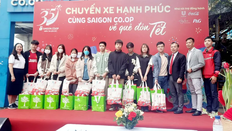Saigon Co.op được trao bằng khen về thành tích chăm lo tết cho người dân