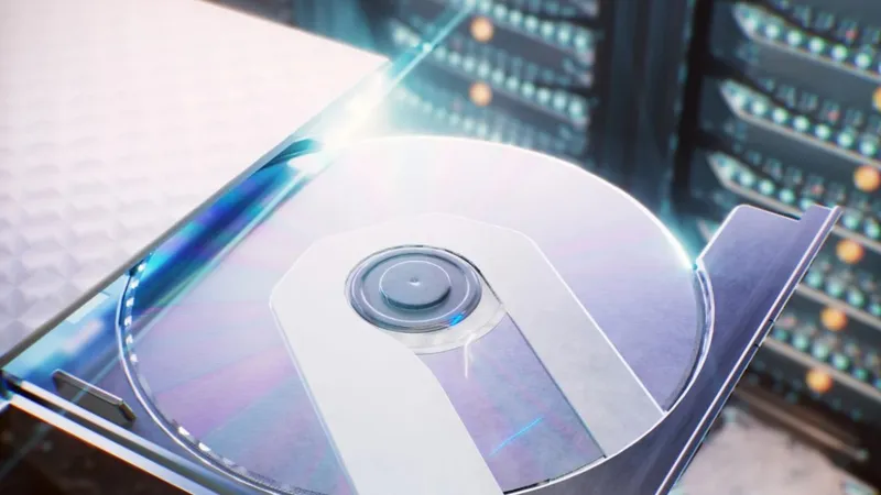 Ảnh minh họa lưu trữ dữ liệu quang học bằng đĩa DVD. Ảnh: THX