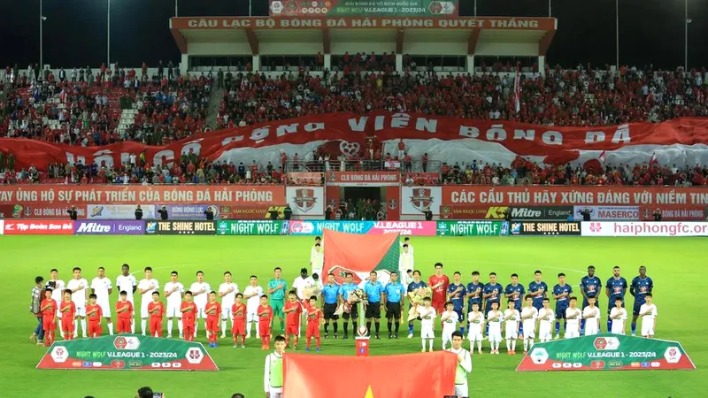 Chạy và… bóng đá