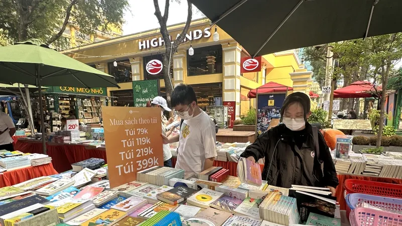Hội sách mừng sinh nhật NXB Trẻ