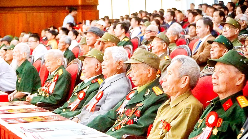 Xúc động cuộc gặp mặt, tri ân chiến sĩ Điện Biên