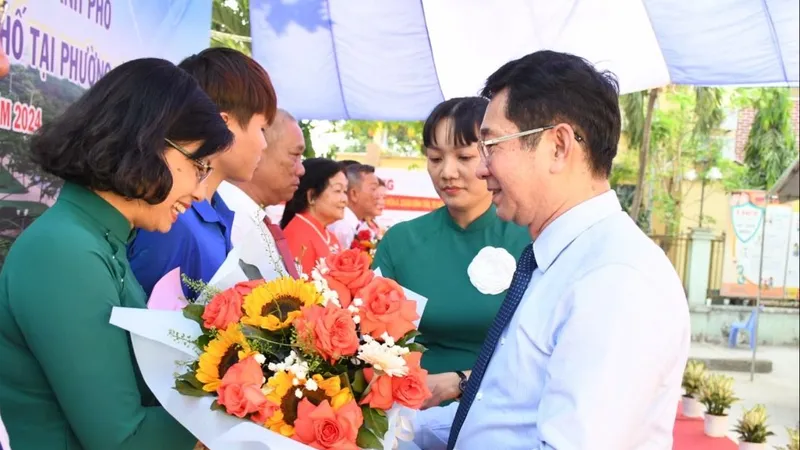 Giải quyết việc của dân không để gián đoạn sau khi sắp xếp khu phố