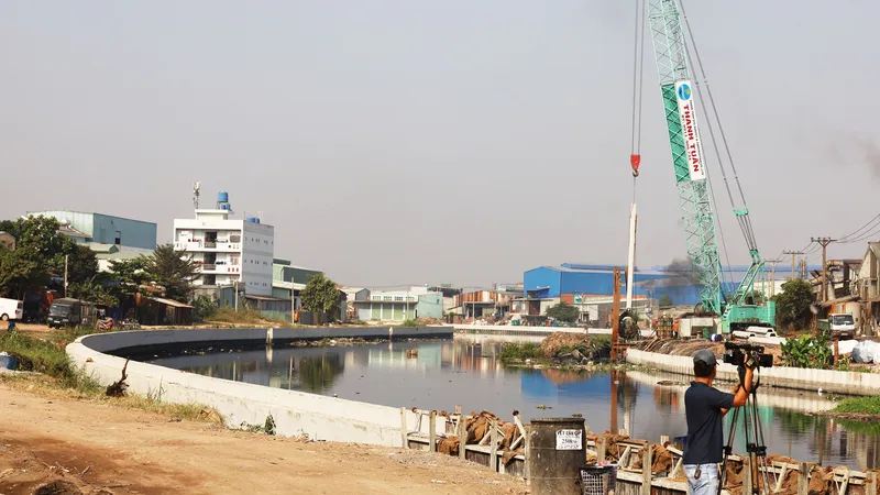 TPHCM cần hàng trăm ngàn tỷ đồng nạo vét kênh rạch, chỉnh trang đô thị. Ảnh: QUỐC HÙNG