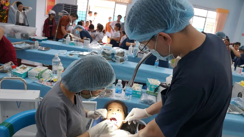 Khám chữa răng miễn phí cho hơn 1.000 học sinh