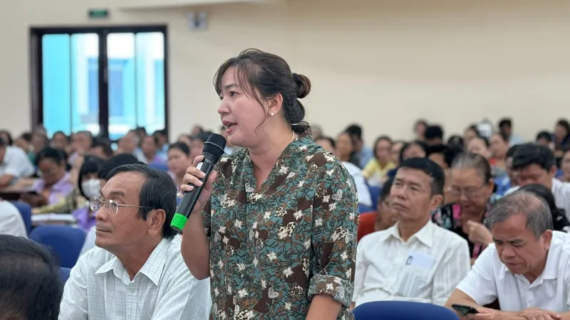 Cử tri nêu ý kiến với tổ ĐBQH