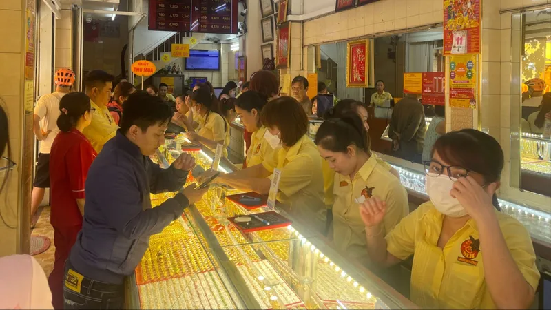 Vàng SJC quay đầu tăng 2 triệu đồng/lượng so với buổi sáng
