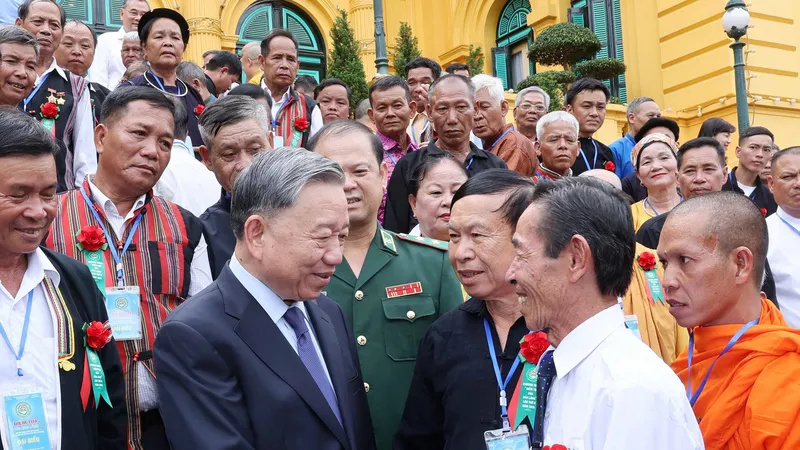 Chủ tịch nước Tô Lâm gặp mặt người có uy tín tiêu biểu trong đồng bào dân tộc thiểu số. Ảnh: TTXVN
