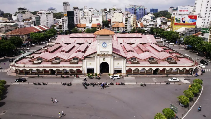 Khẩn trương chỉnh trang khu vực xung quanh chợ Bến Thành