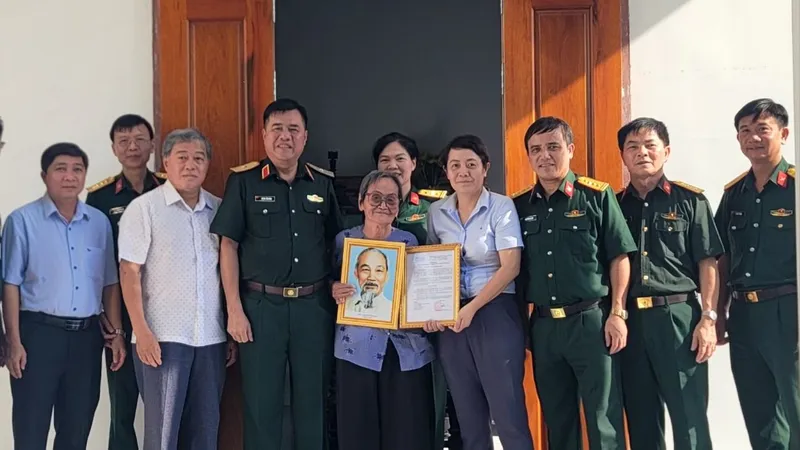Tổng Cục Hậu cần bàn giao nhà và tặng quà các gia đình chính sách ở Tây Ninh