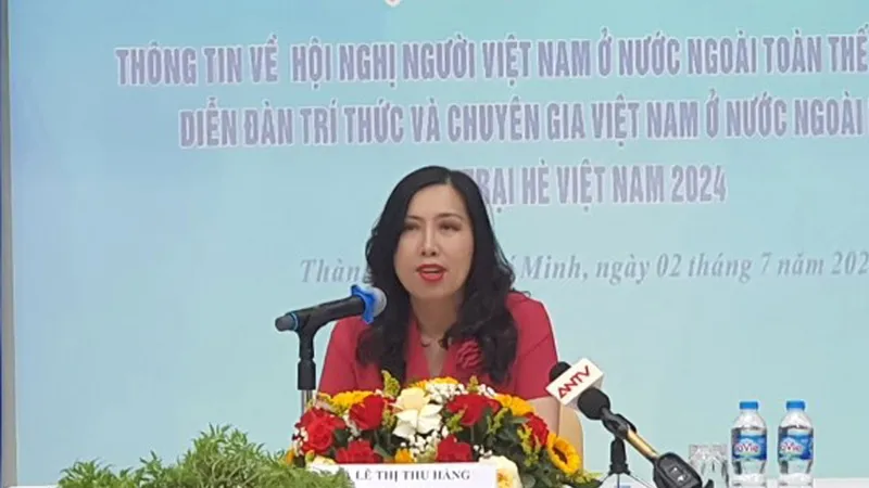 Thứ trưởng Bộ Ngoại giao, Chủ nhiệm Ủy ban Nhà nước về người Việt Nam ở nước ngoài Lê Thị Thu Hằng tại buổi họp báo