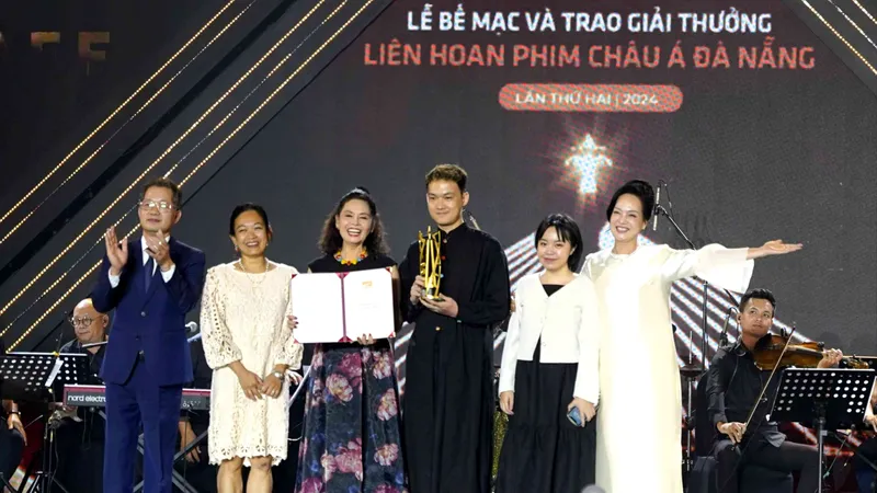 "Cu li không bao giờ khóc" giành giải Phim châu Á hay nhất