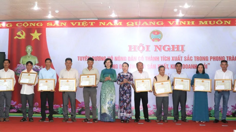 Bình Phước: Tuyên dương 112 hộ nông dân sản xuất, kinh doanh giỏi 