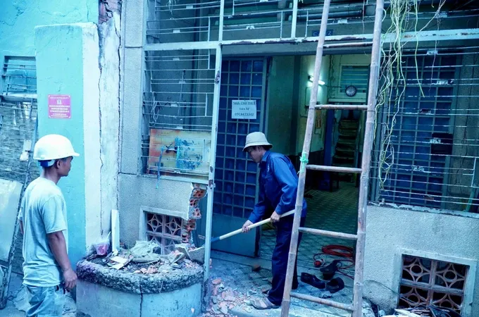 Hẻm 549 Nguyễn Đình Chiểu, phường 2, quận 3, từ 2,2m được mở rộng thành 5m, với diện tích hiến đất là gần 200m²