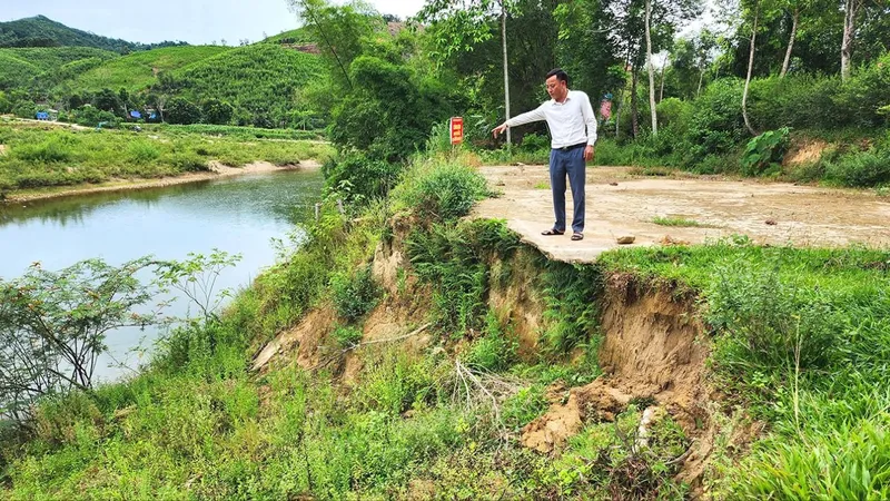 Sống thấp thỏm bên bờ sông sạt lở