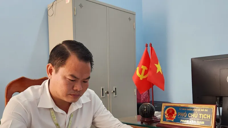 Nhật báo SGGP đến với cán bộ xã Mã Đà, huyện Vĩnh Cửu, tỉnh Đồng Nai