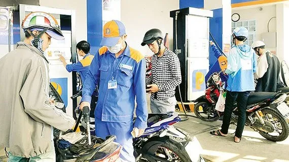 Xăng dầu quay đầu tăng giá nhẹ sau 5 lần giảm