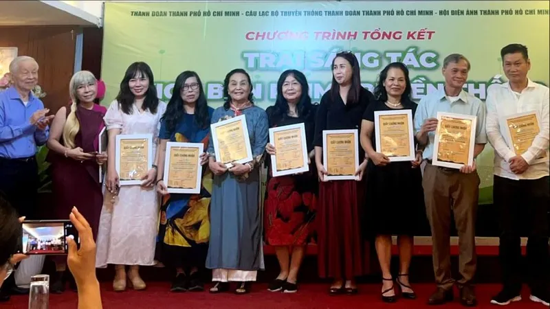 Trao 3 giải A trại sáng tác “Thành phố tôi yêu: Thành Đoàn thời chống Mỹ”