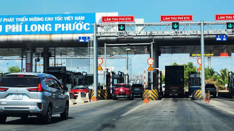 Giao thông trên tuyến cao tốc TPHCM - Long Thành: Cấp thiết khắc phục tình trạng ùn tắc