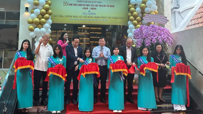 Khai mạc Triển lãm sách nhân kỷ niệm 55 năm thực hiện Di chúc của Chủ tịch Hồ Chí Minh 