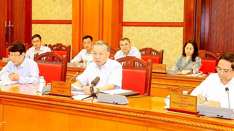 Huy động tối đa nguồn lực bảo đảm an toàn và ổn định đời sống nhân dân vùng bão lũ