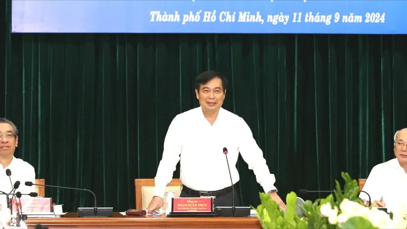 Đoàn công tác Ban Tuyên giáo Trung ương làm việc với Thường trực Thành ủy TPHCM về hoạt động xuất bản