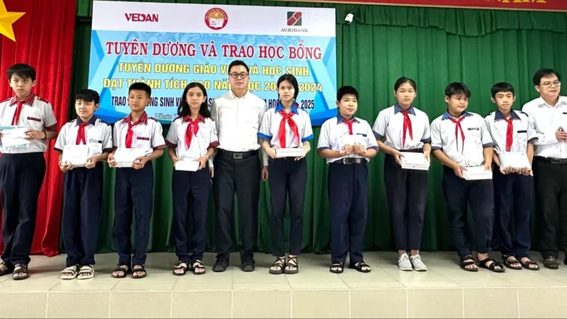Công ty Vedan Việt Nam trao học bổng cho học sinh huyện Nhơn Trạch (tỉnh Đồng Nai) và Trao tặng Nhà Đại Đoàn kết tại phường Mỹ Xuân (tỉnh Bà Rịa - Vũng Tàu) 