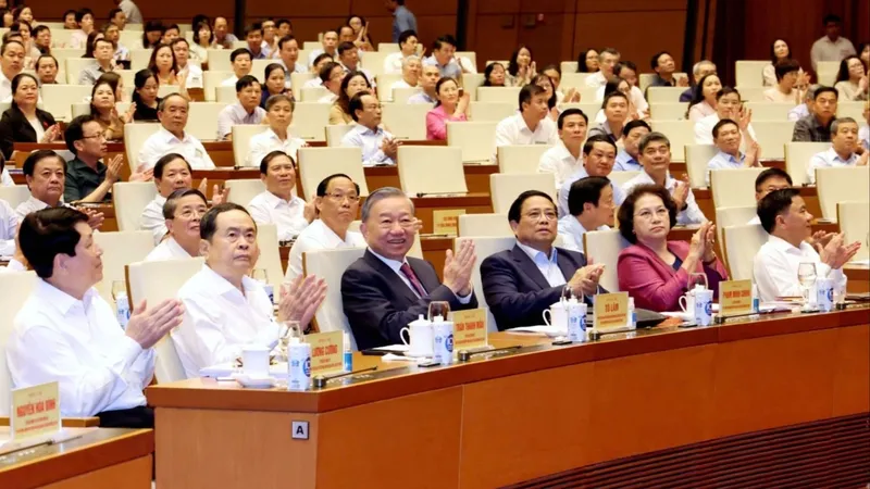 Các đồng chí lãnh đạo Đảng, Nhà nước và các đại biểu dự hội nghị, sáng 20-10. Ảnh: QUANG PHÚC