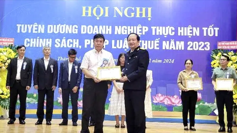 Cục thuế TPHCM tuyên dương 136 doanh nghiệp tiêu biểu