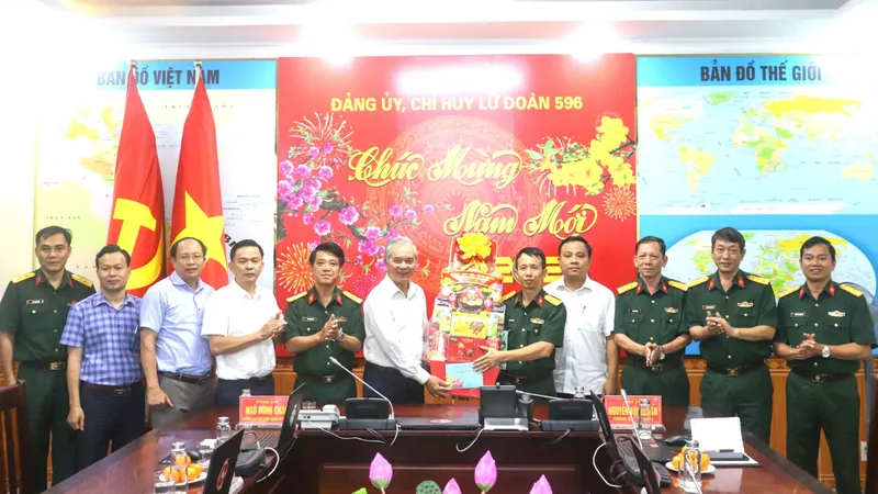 Lãnh đạo TPHCM thăm, chúc tết cơ sở bảo trợ xã hội, đơn vị quân đội