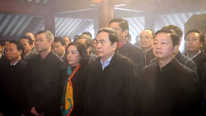 Chủ tịch Quốc hội Trần Thanh Mẫn và các đại biểu tưởng nhớ Chủ tịch Hồ Chí Minh