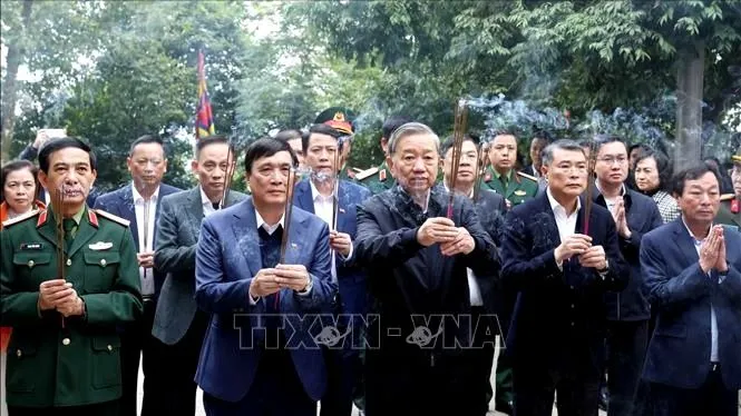 Tổng Bí thư Tô Lâm dâng hương tưởng niệm các Vua Hùng